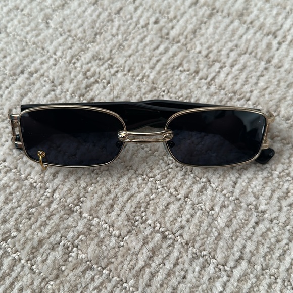 Chic Sunglasses Set - Picture 4 of 7